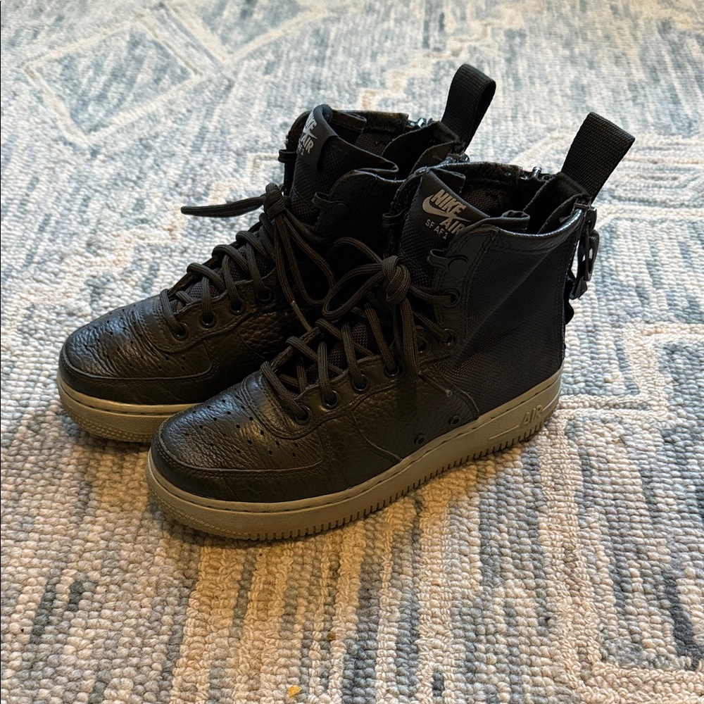 Nike SF Air Force 1 Mid Women's Size 6 Green Sneakers AA3966-300